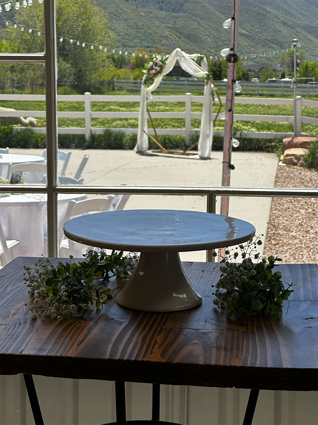 Queen Events Wedding Decor Tables and Chairs_0028_DD602B13-9C45-448D-AFA7-92371F289485