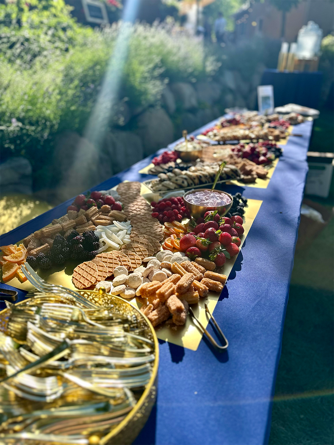 Queen Events Wedding Decor Tables and Chairs_0034_17CB4D3F-2C0A-4926-9343-D420A2A0AC11